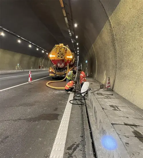 河北隧道排水渠清淤